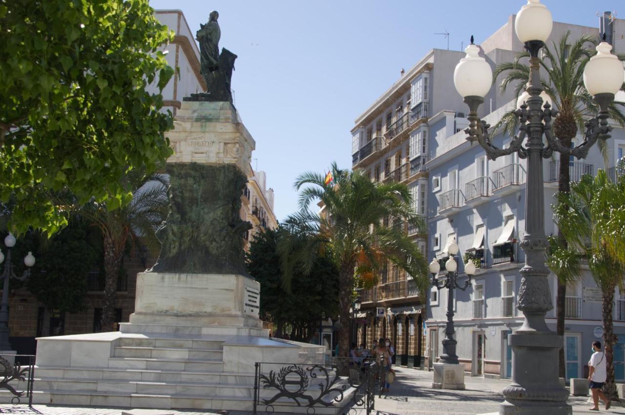 Pension Las Cuatro Naciones Cádiz Exterior foto